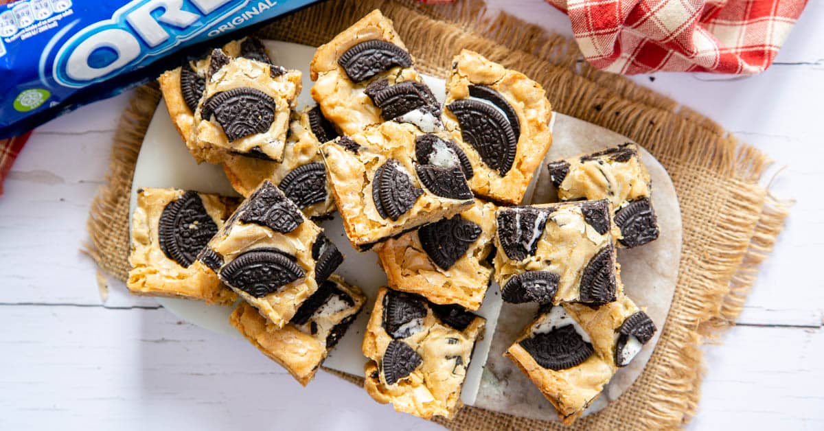 Easy One-Bowl Cookies and Cream Blondie Recipe