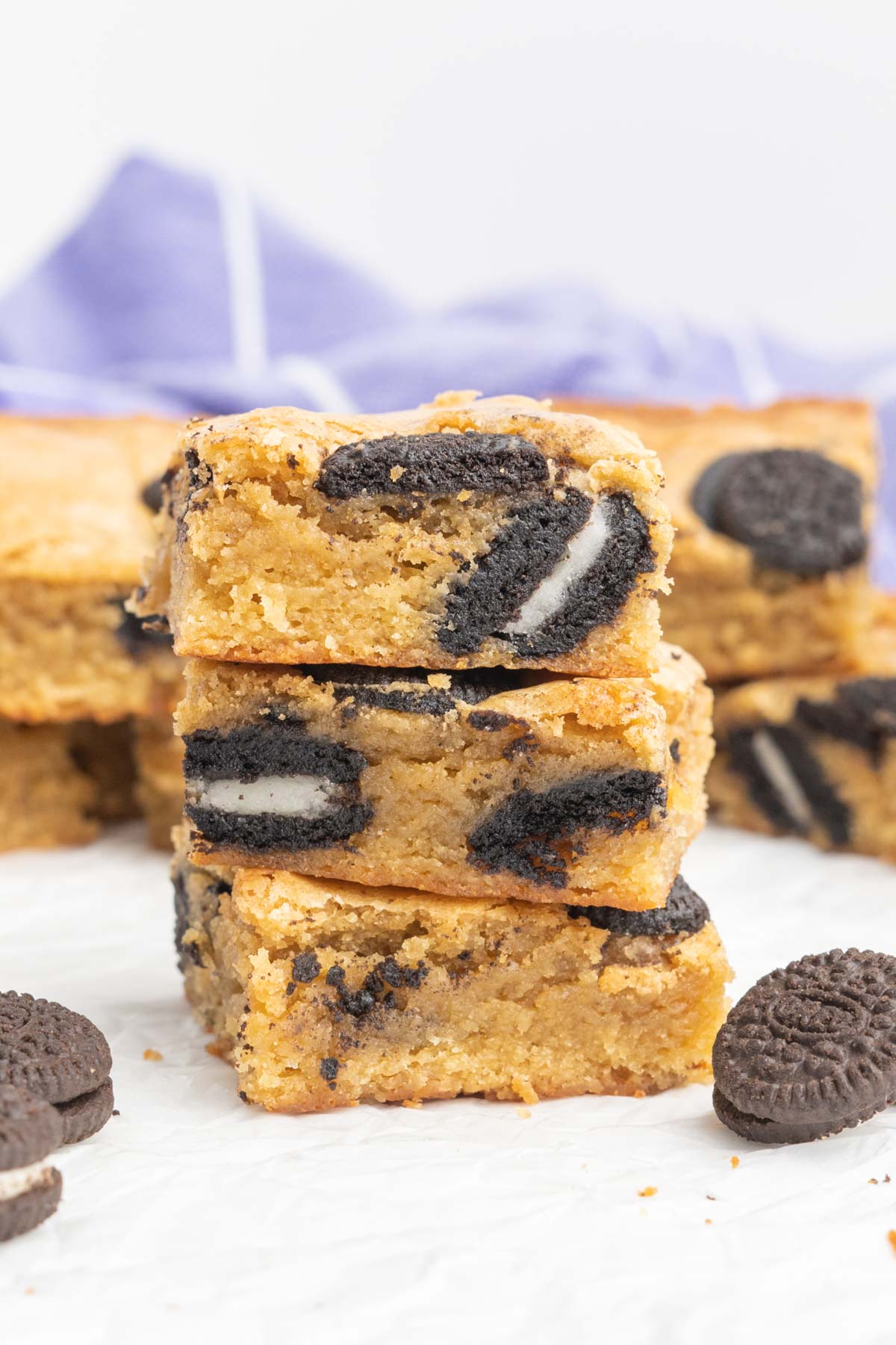 Get Chewy Fudgy Cookies and Cream Blondies Today